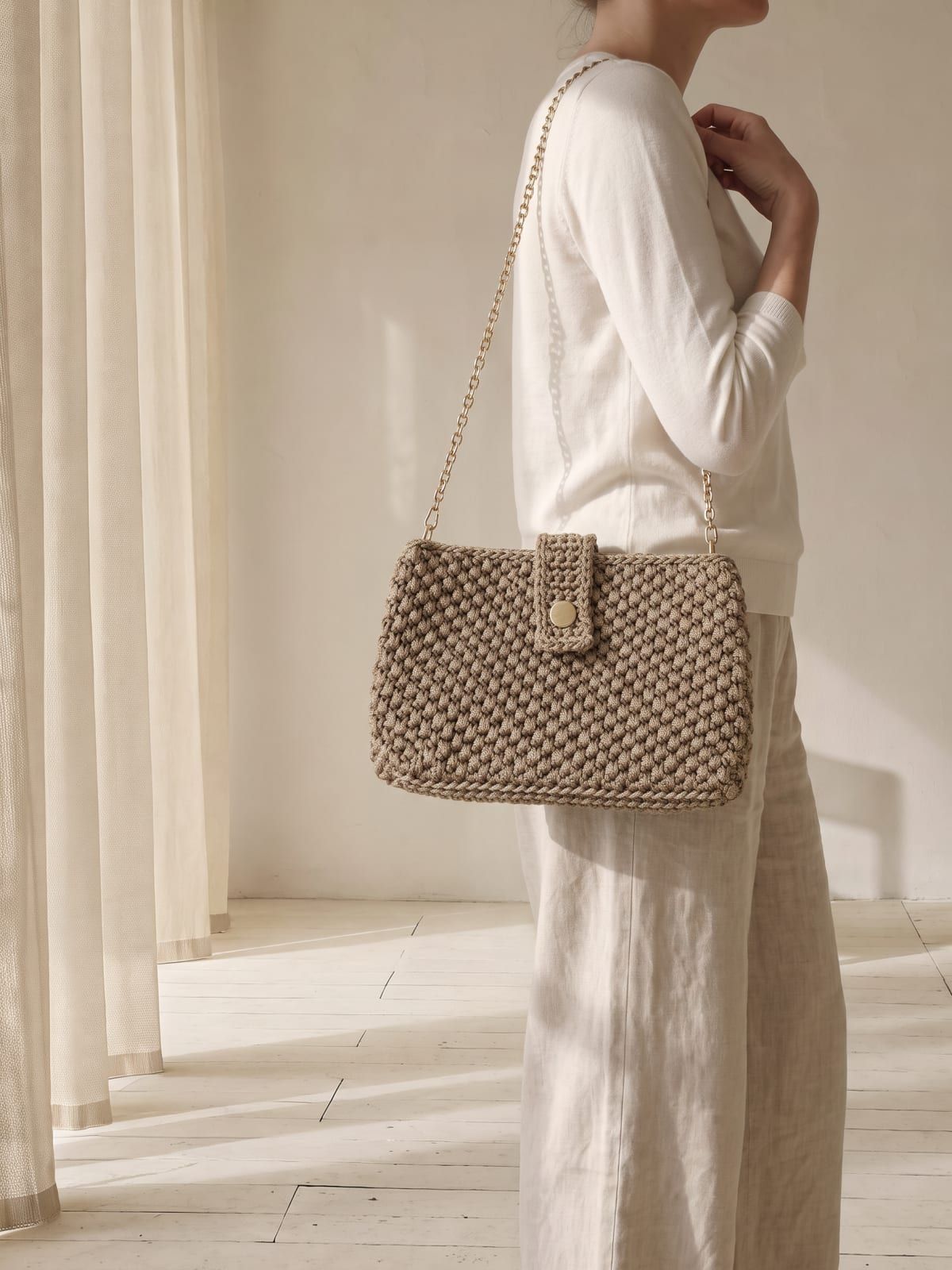 PERLA in khaki, on the shoulder, in a room